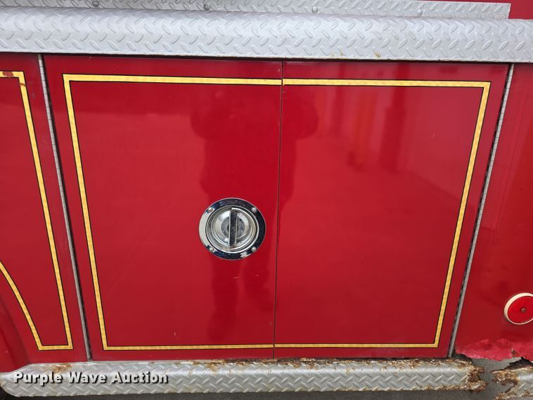 image for item DO7766 1982 International S1900 pumper fire truck