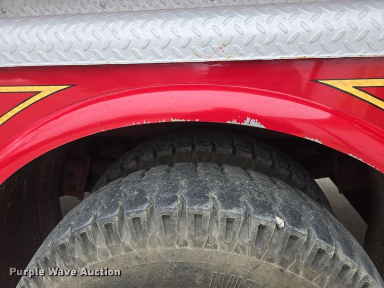 image for item DO7766 1982 International S1900 pumper fire truck