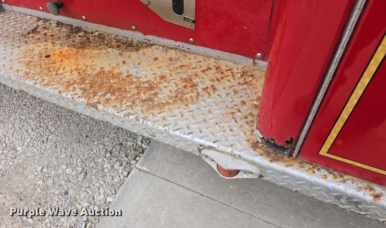 image for item DO7766 1982 International S1900 pumper fire truck