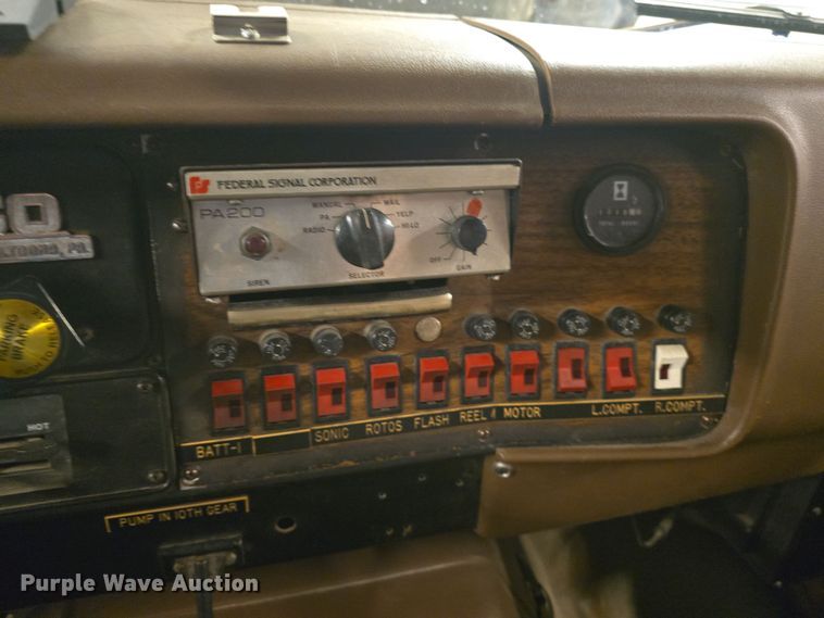 image for item DO7766 1982 International S1900 pumper fire truck