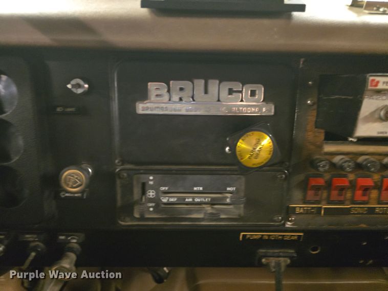 image for item DO7766 1982 International S1900 pumper fire truck