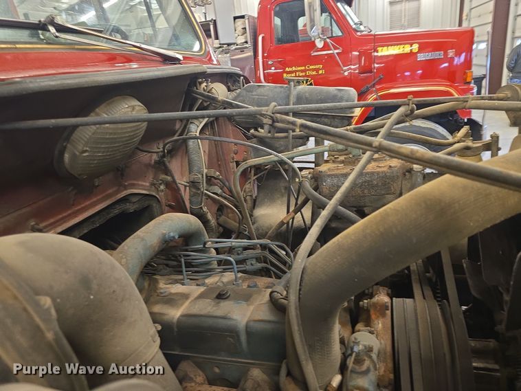 image for item DO7766 1982 International S1900 pumper fire truck