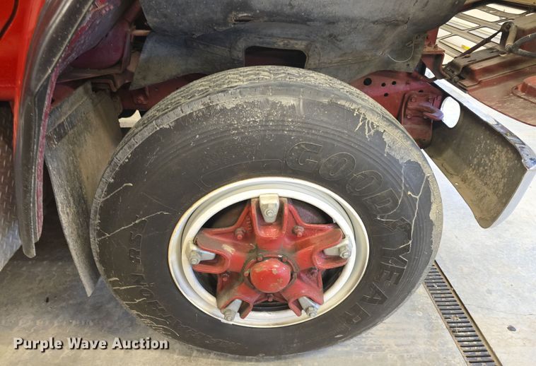 image for item DO7766 1982 International S1900 pumper fire truck