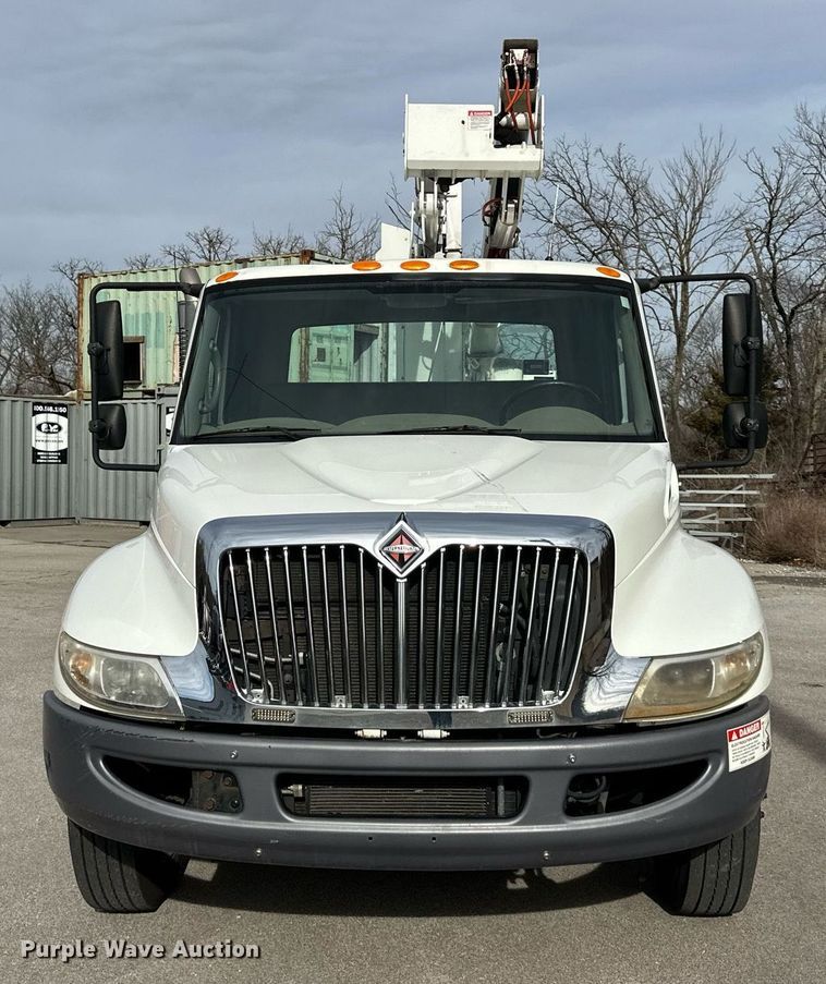 image for item DQ6609 2009 International 4300 bucket truck