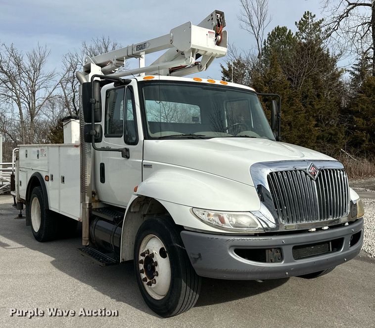 image for item DQ6609 2009 International 4300 bucket truck