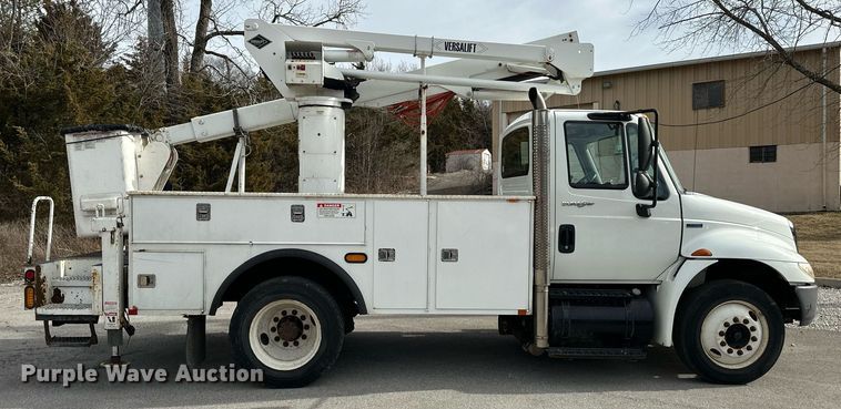 image for item DQ6609 2009 International 4300 bucket truck