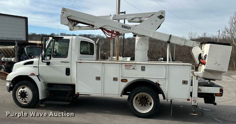 image for item DQ6609 2009 International 4300 bucket truck