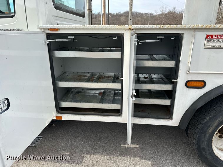 image for item DQ6609 2009 International 4300 bucket truck