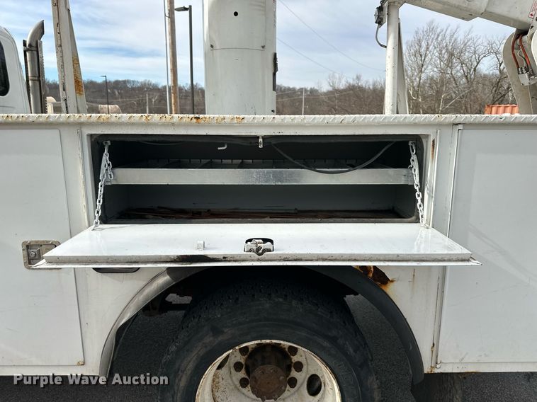 image for item DQ6609 2009 International 4300 bucket truck