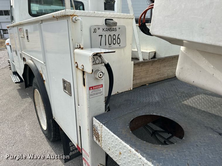 image for item DQ6609 2009 International 4300 bucket truck