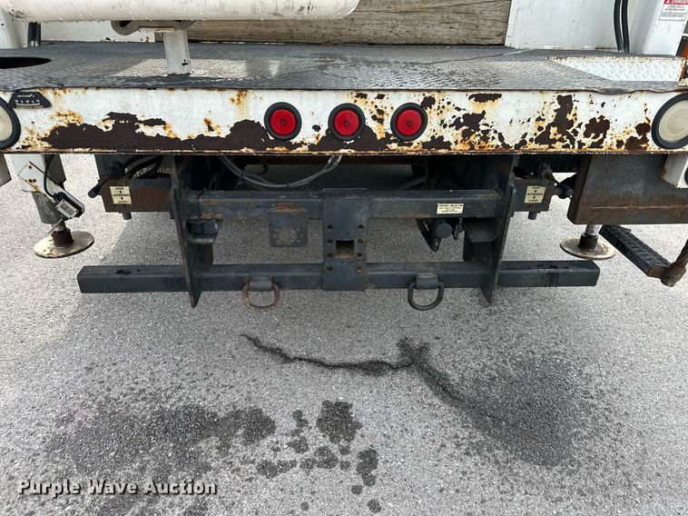 image for item DQ6609 2009 International 4300 bucket truck