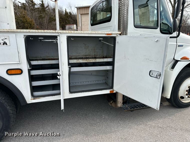 image for item DQ6609 2009 International 4300 bucket truck