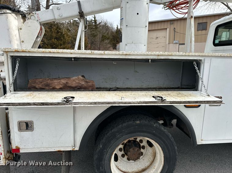 image for item DQ6609 2009 International 4300 bucket truck