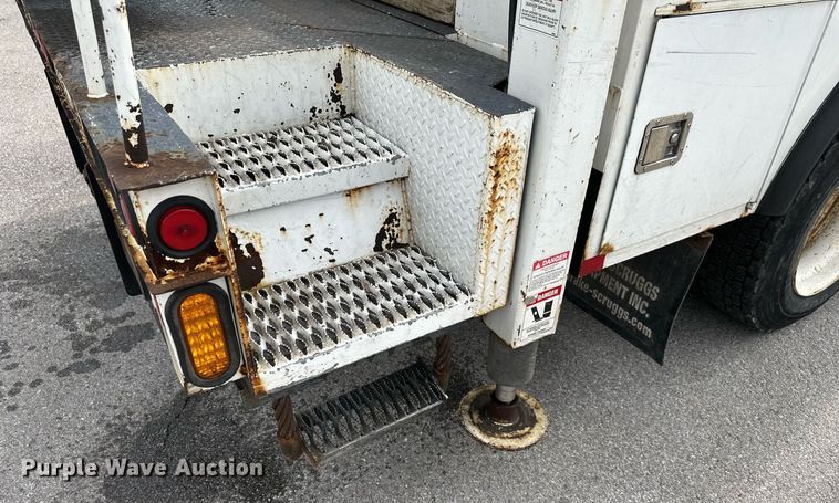 image for item DQ6609 2009 International 4300 bucket truck