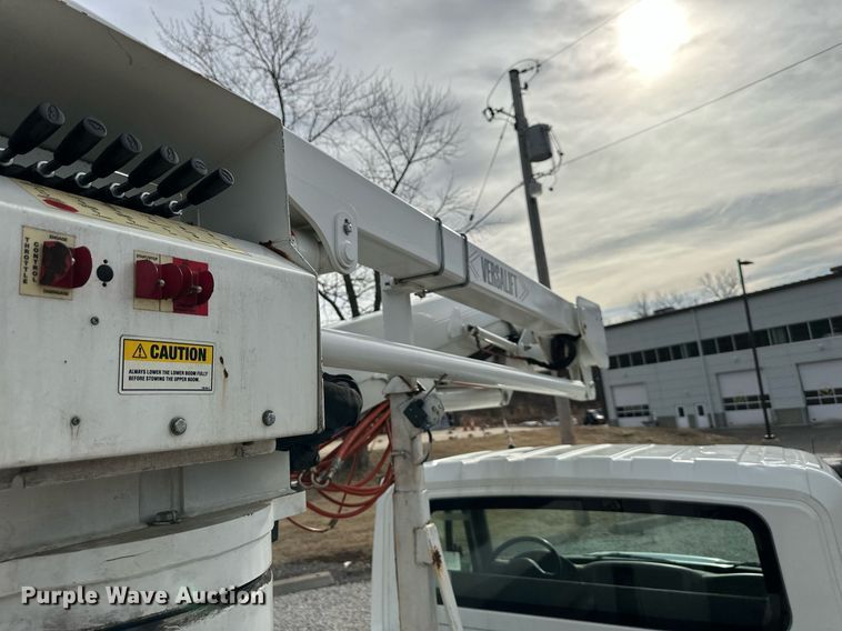 image for item DQ6609 2009 International 4300 bucket truck