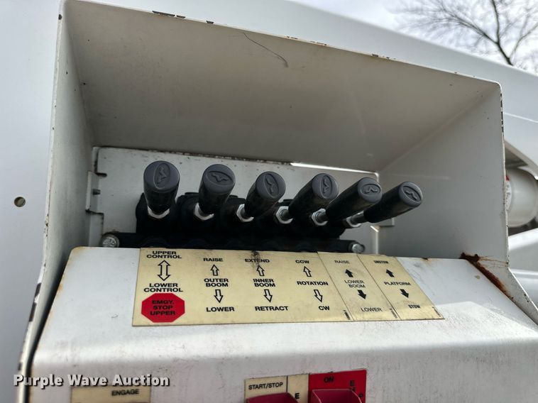 image for item DQ6609 2009 International 4300 bucket truck