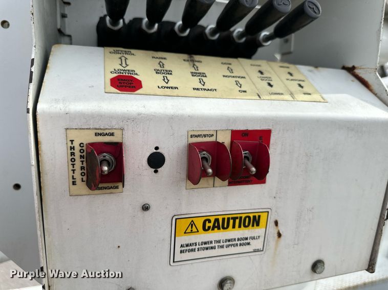 image for item DQ6609 2009 International 4300 bucket truck