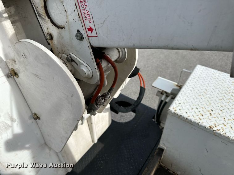 image for item DQ6609 2009 International 4300 bucket truck