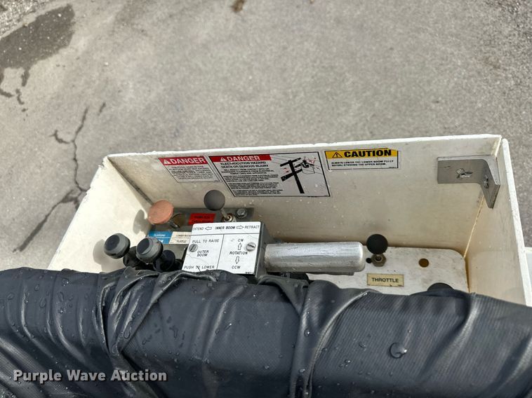 image for item DQ6609 2009 International 4300 bucket truck