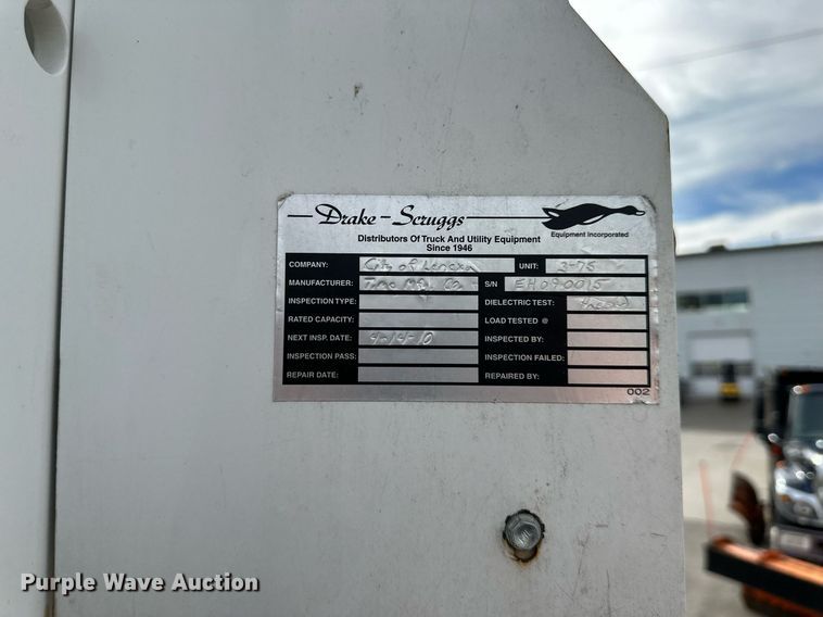 image for item DQ6609 2009 International 4300 bucket truck