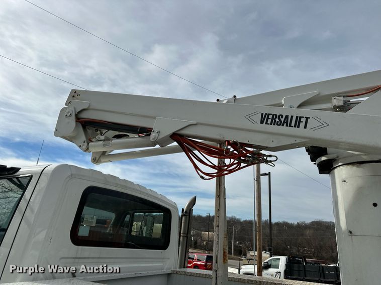 image for item DQ6609 2009 International 4300 bucket truck