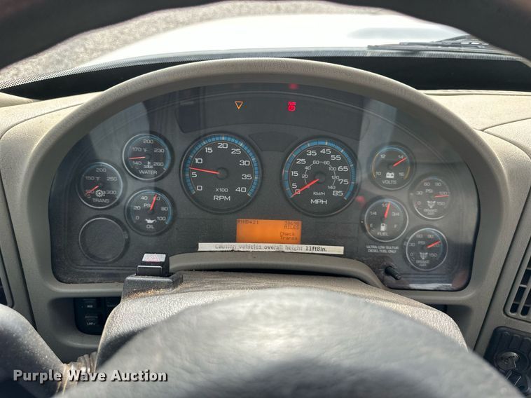 image for item DQ6609 2009 International 4300 bucket truck