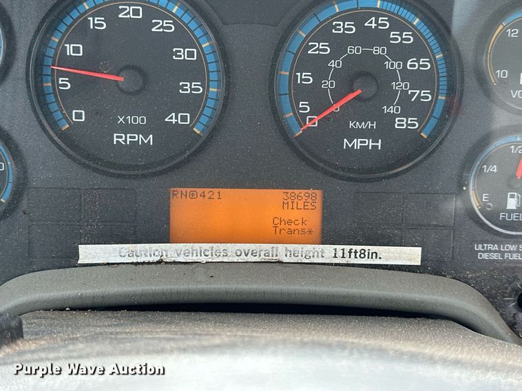 image for item DQ6609 2009 International 4300 bucket truck