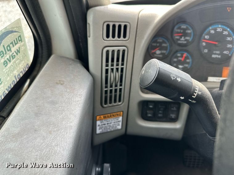 image for item DQ6609 2009 International 4300 bucket truck