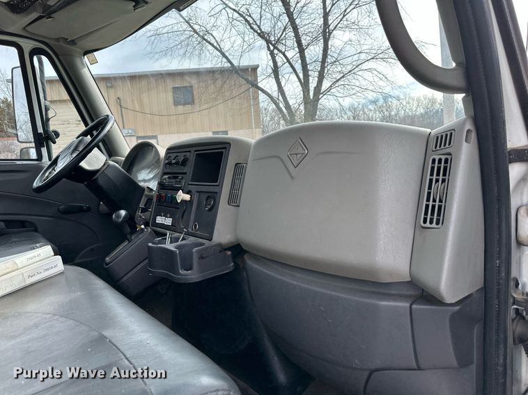 image for item DQ6609 2009 International 4300 bucket truck