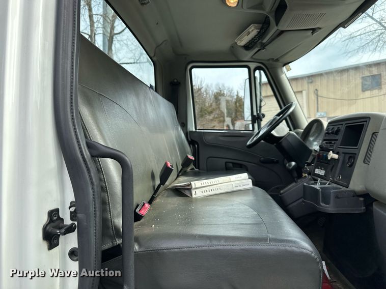 image for item DQ6609 2009 International 4300 bucket truck