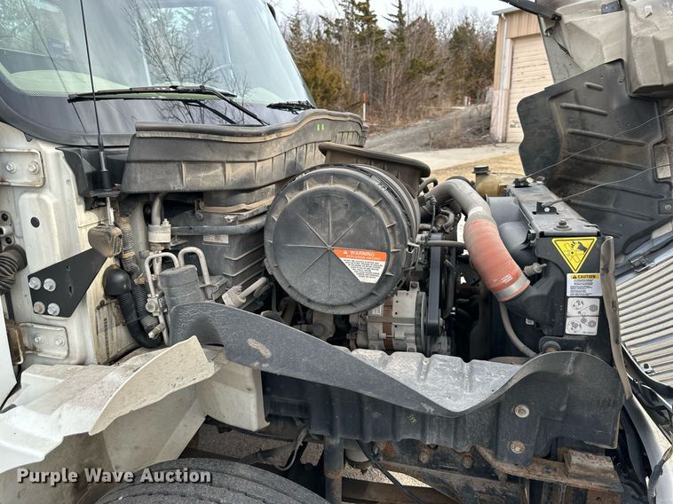 image for item DQ6609 2009 International 4300 bucket truck