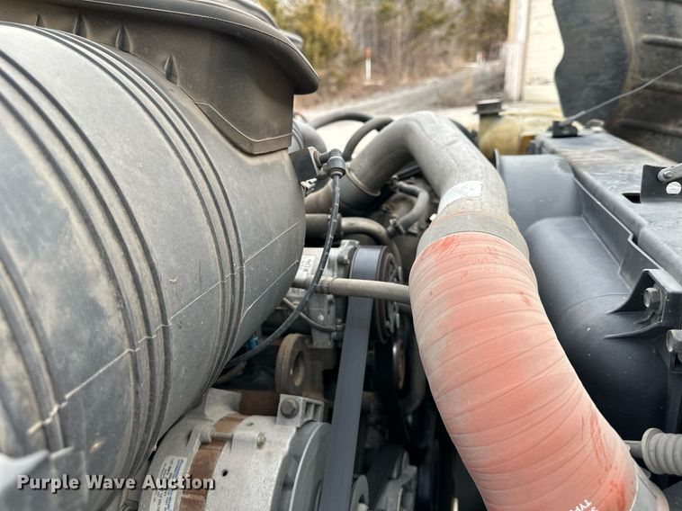 image for item DQ6609 2009 International 4300 bucket truck