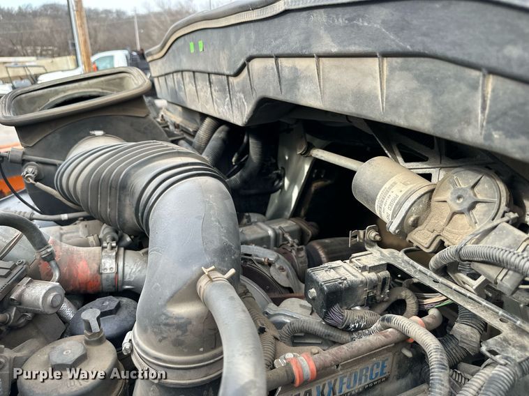 image for item DQ6609 2009 International 4300 bucket truck