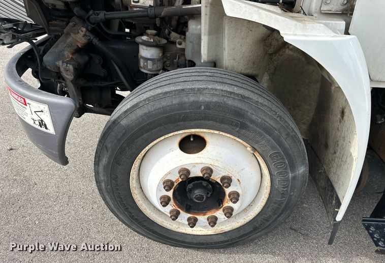 image for item DQ6609 2009 International 4300 bucket truck