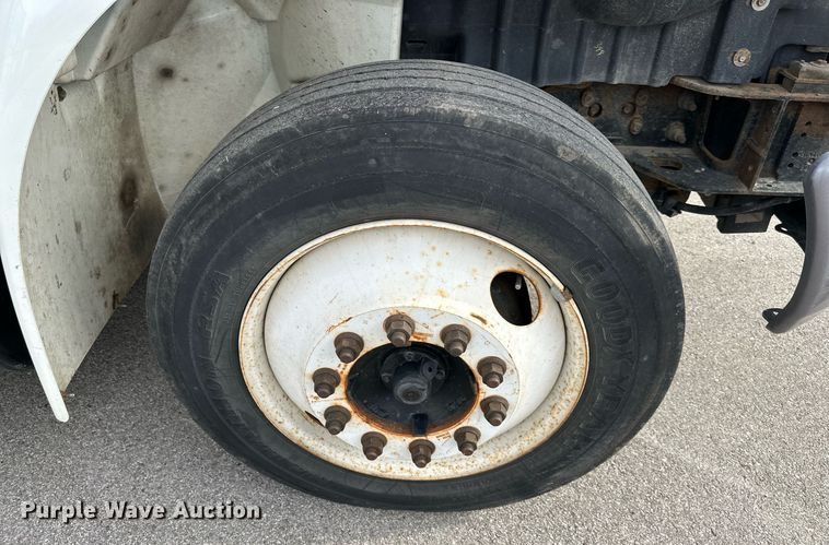 image for item DQ6609 2009 International 4300 bucket truck