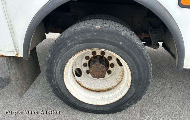 image for item DQ6609 2009 International 4300 bucket truck