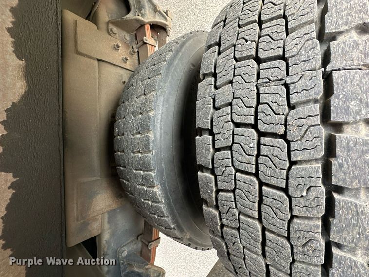 image for item DQ6609 2009 International 4300 bucket truck