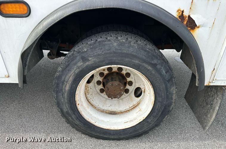 image for item DQ6609 2009 International 4300 bucket truck