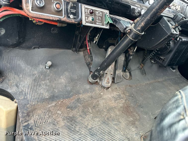 image for item DR2740 1982 Ford 8000 pumper fire truck