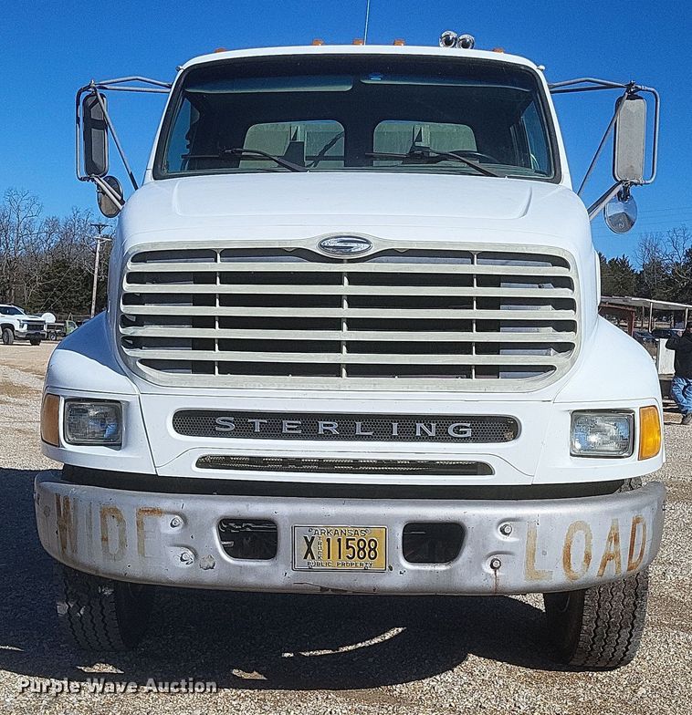 image for item DS5206 2002 Sterling LT9 semi truck
