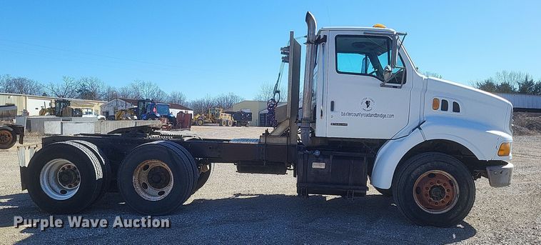 image for item DS5206 2002 Sterling LT9 semi truck