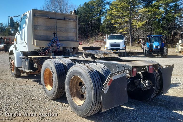 image for item DS5206 2002 Sterling LT9 semi truck