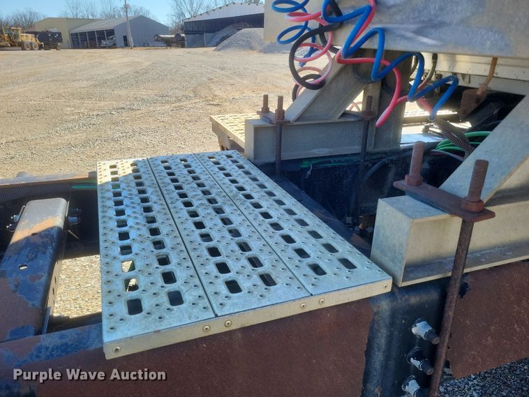 image for item DS5206 2002 Sterling LT9 semi truck