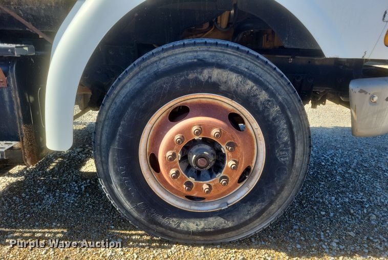 image for item DS5206 2002 Sterling LT9 semi truck