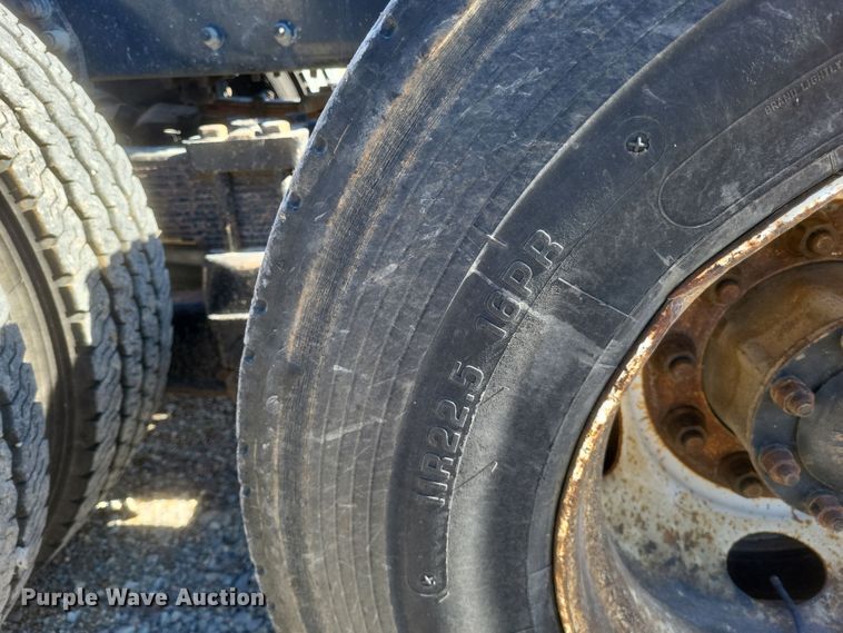 image for item DS5206 2002 Sterling LT9 semi truck