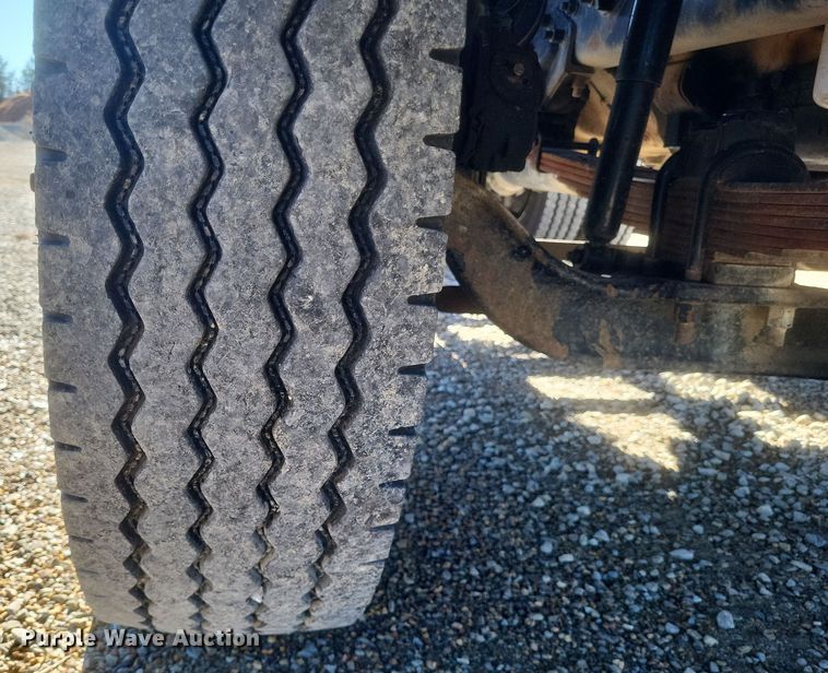 image for item DS5206 2002 Sterling LT9 semi truck