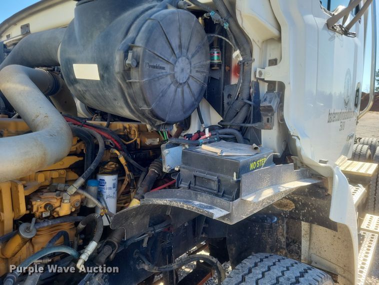 image for item DS5206 2002 Sterling LT9 semi truck