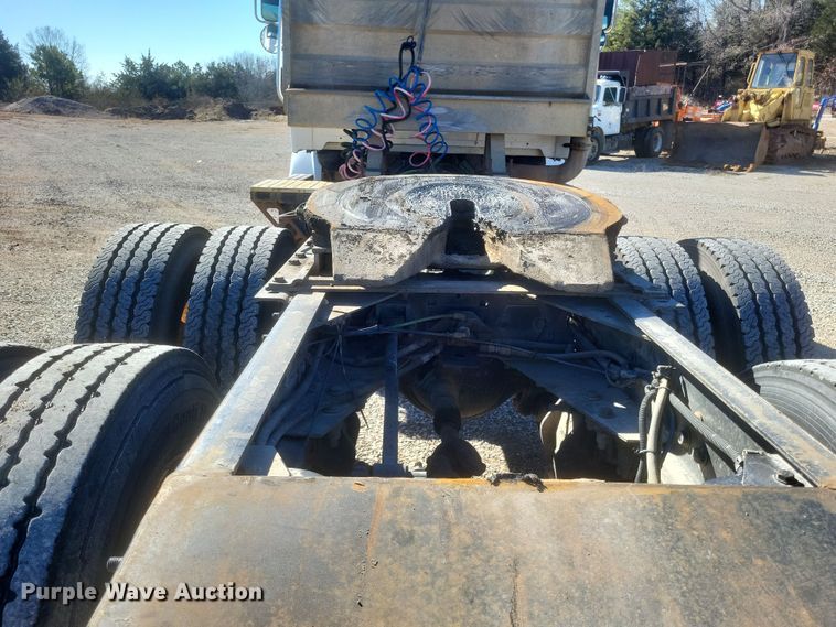 image for item DS5206 2002 Sterling LT9 semi truck