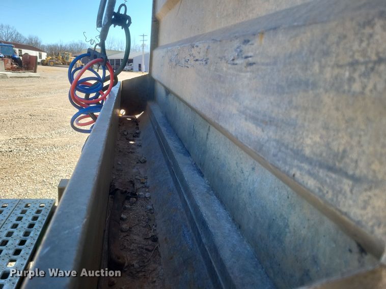 image for item DS5206 2002 Sterling LT9 semi truck