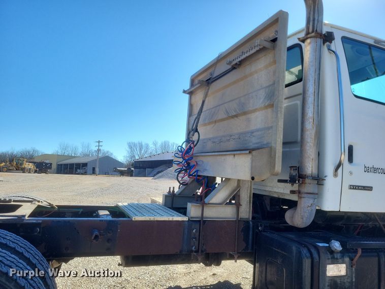 image for item DS5206 2002 Sterling LT9 semi truck